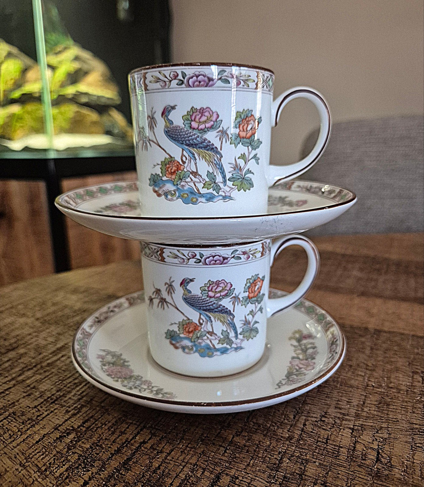 2 Wedgwood Kutani Crane kop en schotels, Ophalen of Verzenden, Zo goed als nieuw, Wedgwood, Kop(pen) en/of Schotel(s)