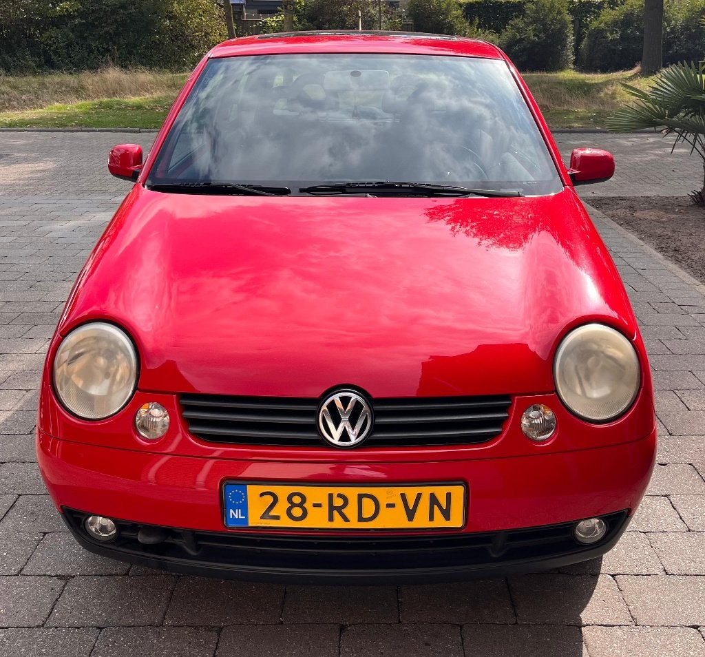 Volkswagen Lupo 1.4 44KW 2005 Rood, Auto's, Voorwielaandrijving, Dealer onderhouden, 4 cilinders, Origineel Nederlands