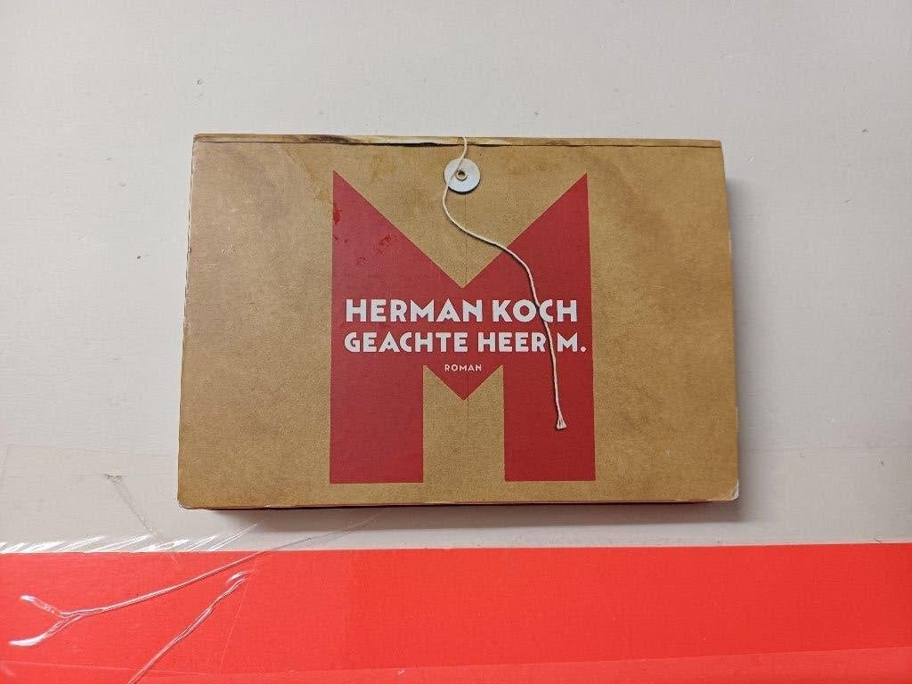 Boekje Dwarsligger nr 300- Herman Koch - Geachte Heer M., Ophalen of Verzenden, Gelezen