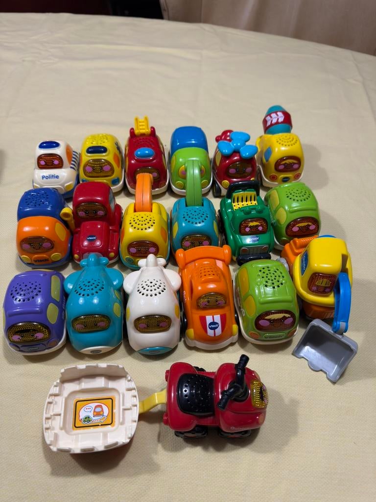Complete set Vtech 25 toet toet auto’s + garage + brandweer+, Ophalen, Zo goed als nieuw, 2 tot 4 jaar