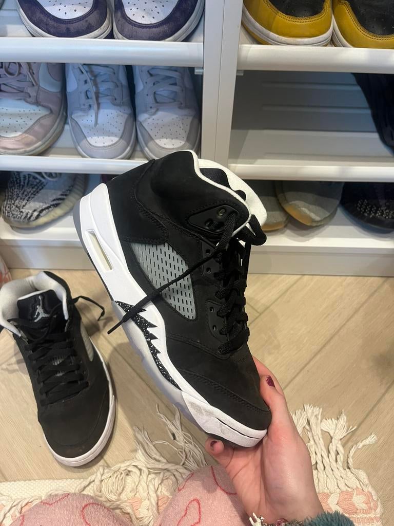 Jordan 5 moonlight, Ophalen of Verzenden, Zo goed als nieuw, Sneakers of Gympen