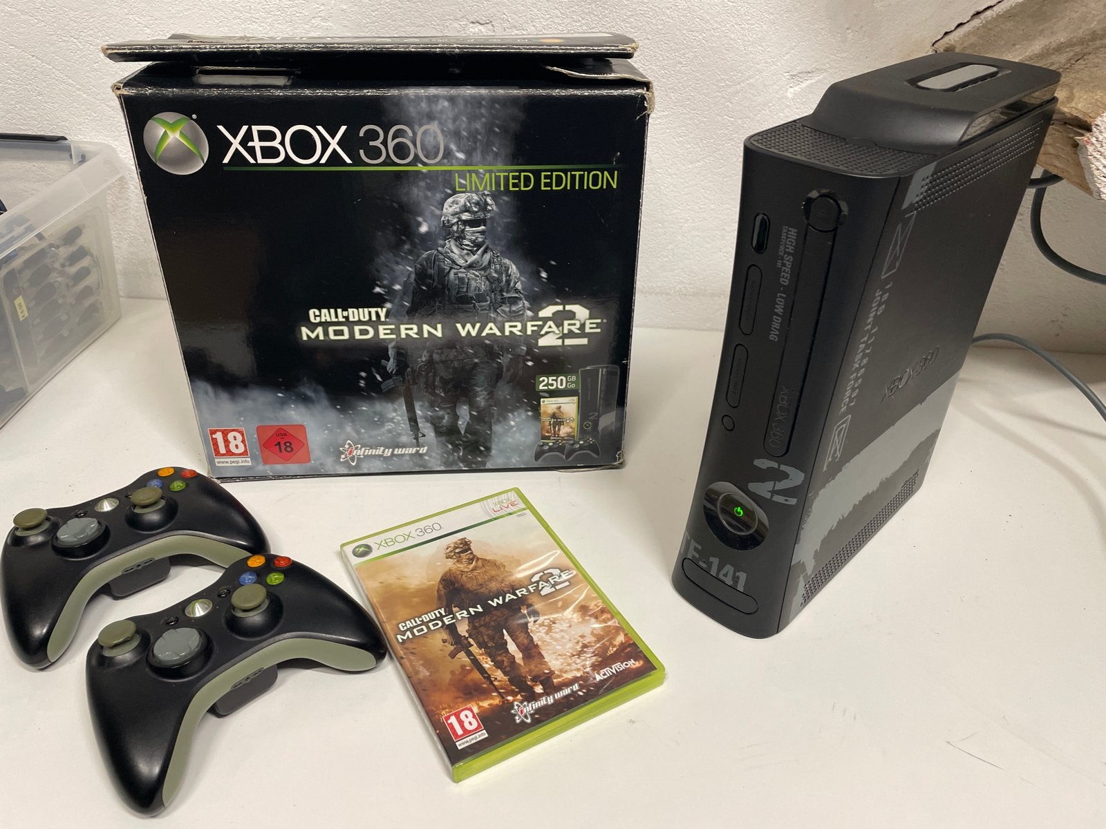 Xbox 360 Limited Edition Call of Duty Modern Warfare 2, Spelcomputers en Games, Gebruikt, Vanaf 18 jaar, Shooter, 2 spelers