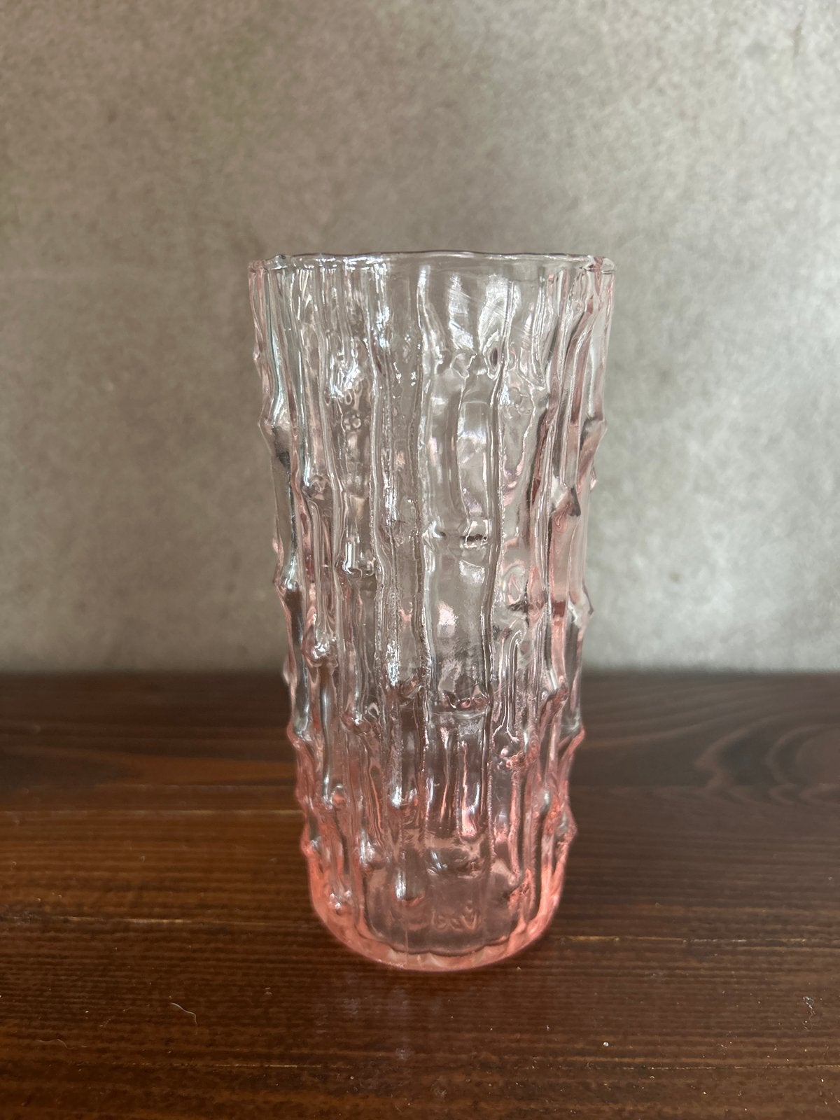 Vintage Italiaanse 'Bark Vase' in Zalmroze Glas, Ophalen of Verzenden