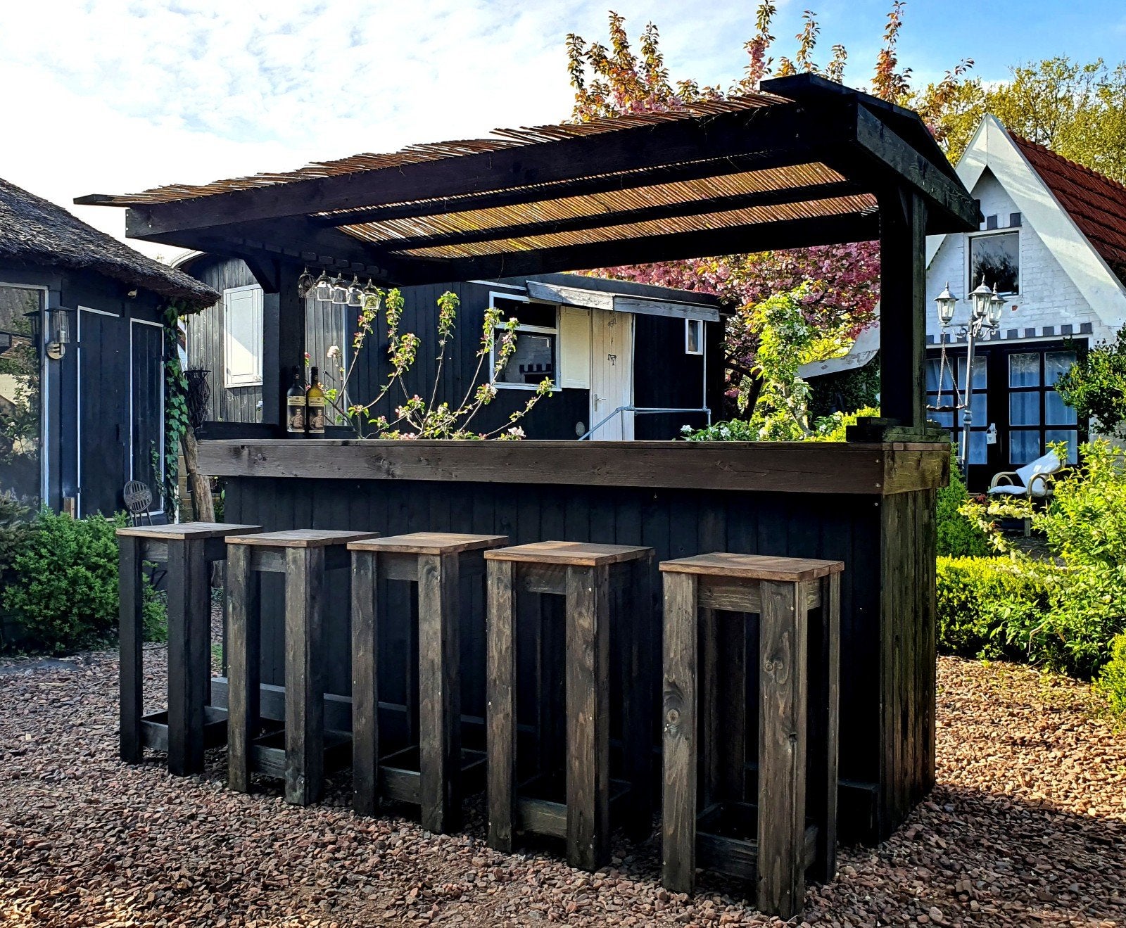 Buitenbar / Tuinbar van hout met overkapping en barstoelen, Ophalen, Gebruikt, Hout