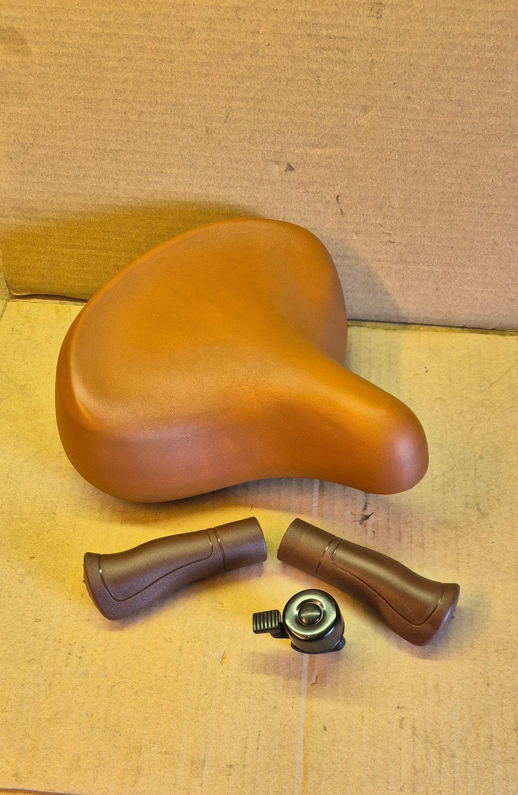 Complete set: Nieuw bruin zadel + bruine handvatten + stuurb, Ophalen, Nieuw, Kinderfiets, Zadel