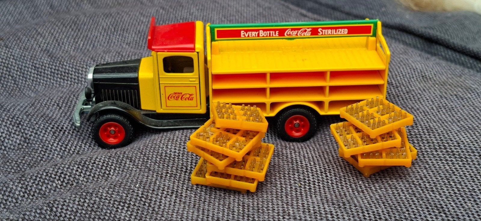 Siku Coca-Cola Vrachtwagen met Flessen en Kratten, Ophalen of Verzenden, Zo goed als nieuw