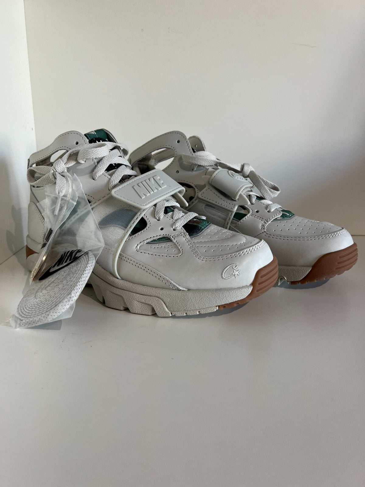 Nike Air Huarache Corteiz Light Bone, Kleding | Heren, Schoenen, ., Wit, Nieuw, Ophalen of Verzenden