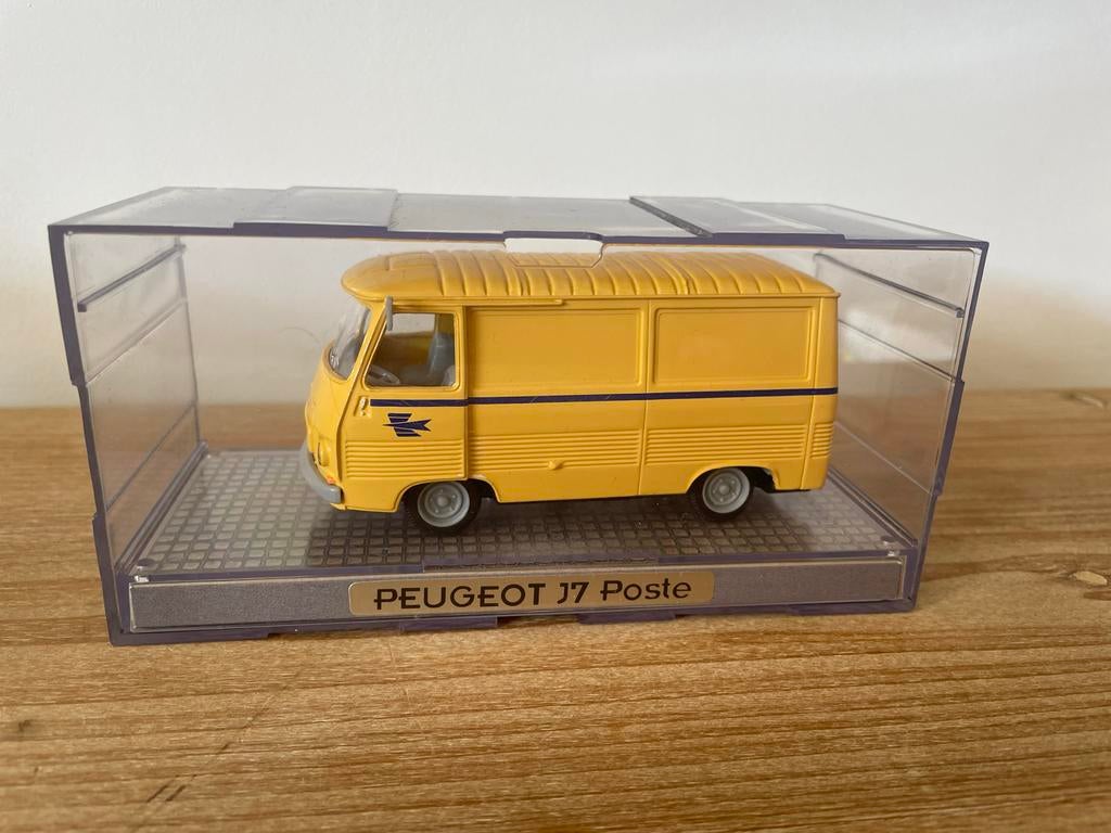 Peugeot J7 Poste modelauto in showcase 1:43, Hobby en Vrije tijd, Overige merken, Auto, 1:32 tot 1:50, Ophalen of Verzenden