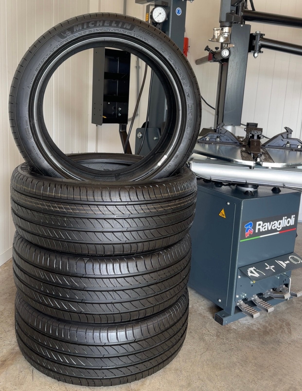 4 Stuks Michelin 205 45 17 Zomerbanden Inclusief Montage, 205/45 R17, Nieuw, 17 inch, Personenwagen
