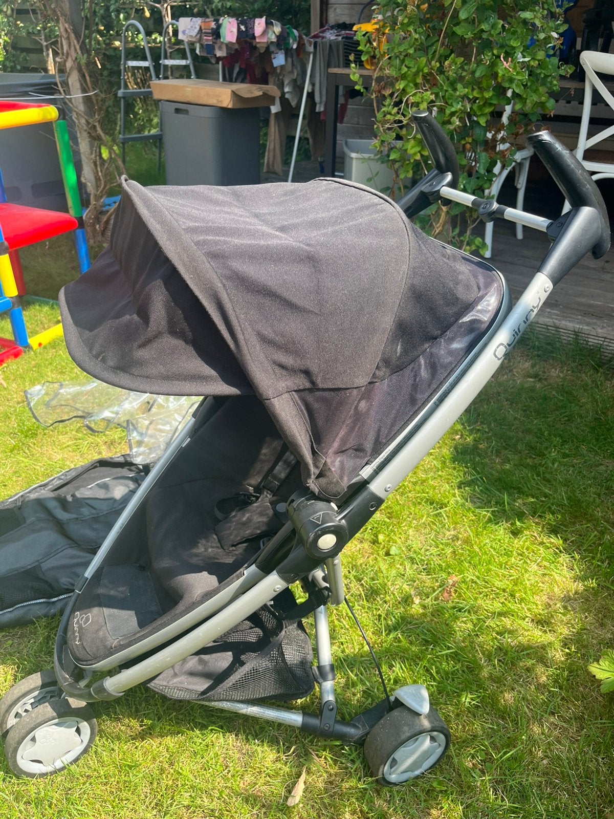 Mooie buggy, Kinderen en Baby's, Buggy's, Ophalen, Zo goed als nieuw, Quinny, Regenhoes