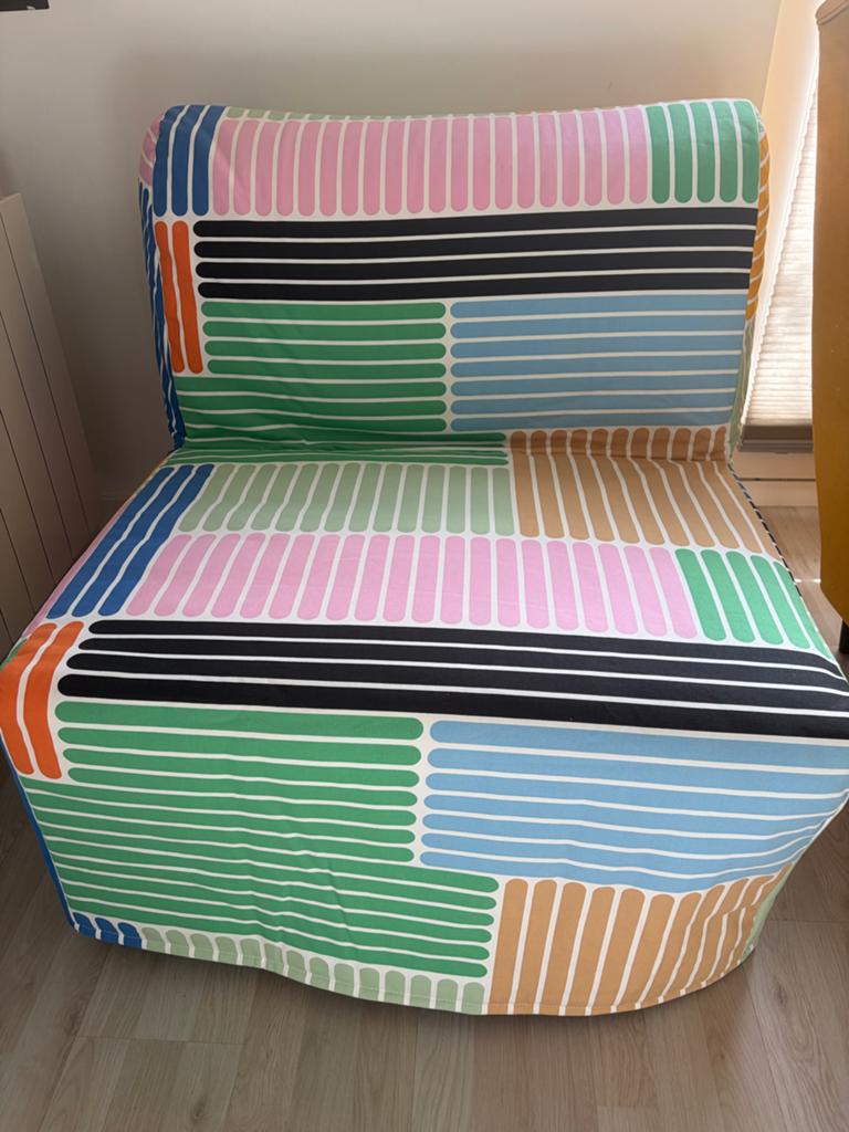 IKEA slaapbank met kleurrijke hoes, Huis en Inrichting, Slaapkamer | Slaapbanken, Ophalen, 100 cm, Eenpersoons, Overige kleuren