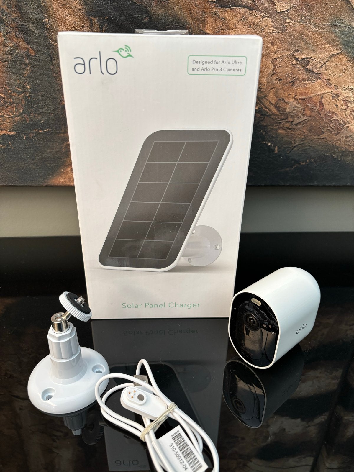 Arlo Pro 4 met nieuw geseald zonnepaneel, Ophalen of Verzenden, Zo goed als nieuw, Buitencamera