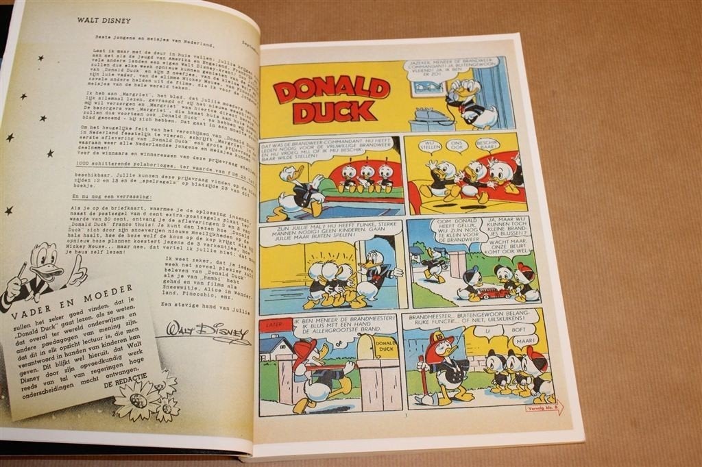 Donald Duck Jubileumboek — Eerste 10 Nummers uit 1952, Eén stripboek, Ophalen of Verzenden, Gelezen