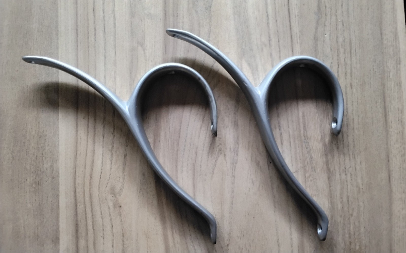 2 Sierlijke Massief Aluminium Plankendragers, Ophalen of Verzenden, Gebruikt, 100 tot 250 mm, Overige typen