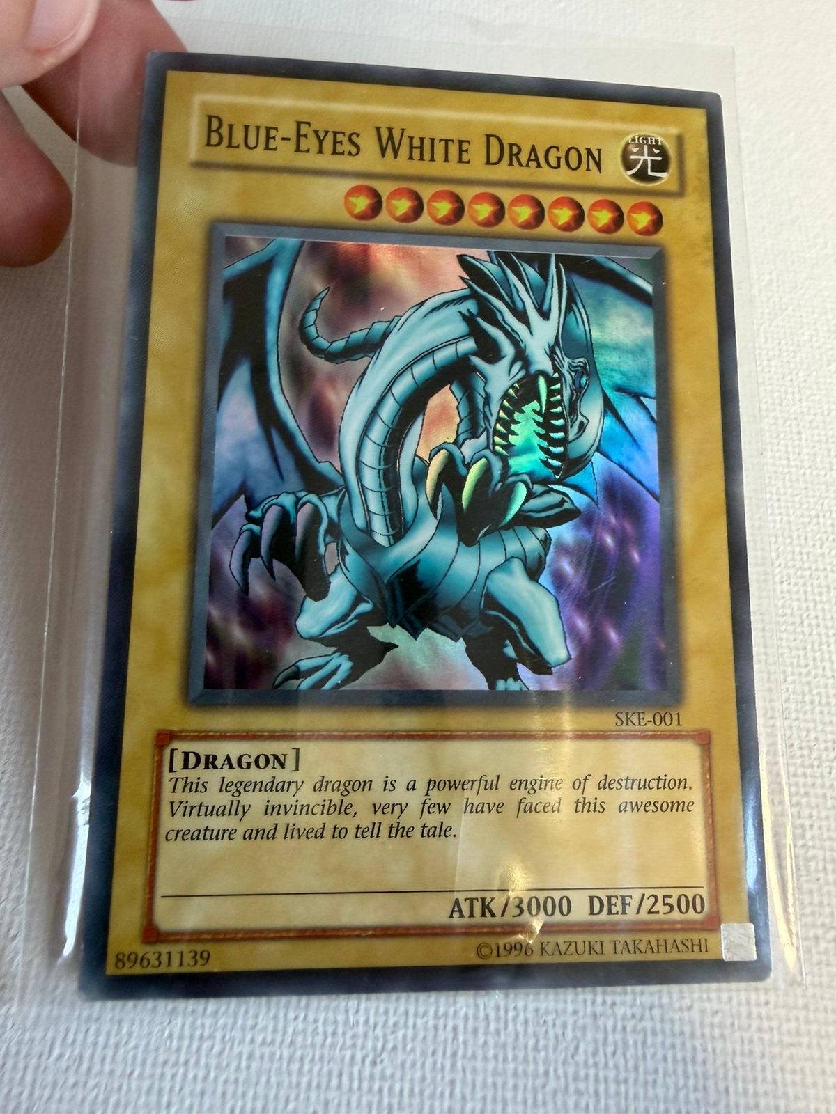 Blue-Eyes White Fragon HOLO SKE-001 1996 uitstekende staat, Hobby en Vrije tijd, Verzamelkaartspellen | Yu-gi-Oh!, Ophalen of Verzenden