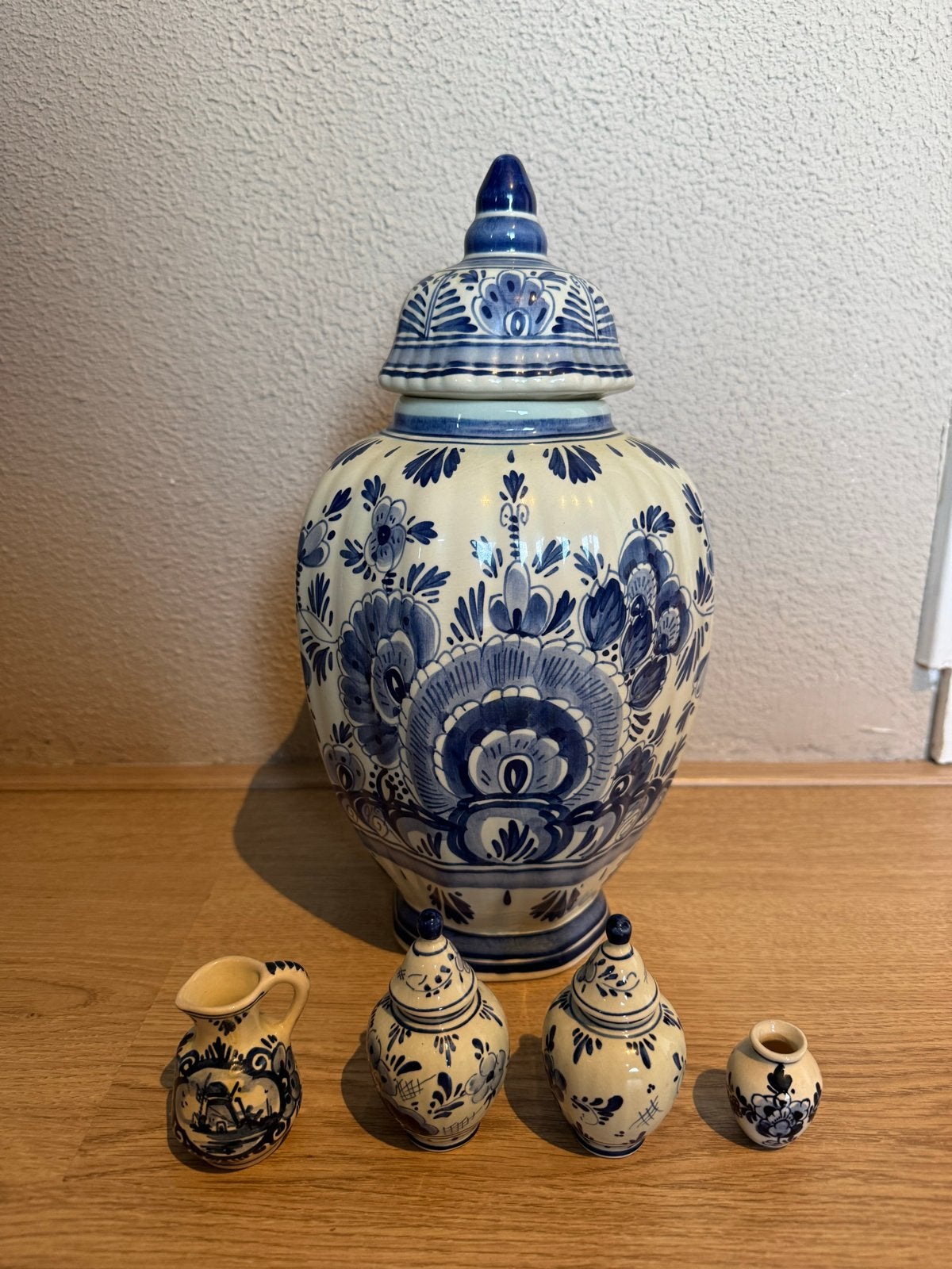 Delfts Blauw Vaas en Miniatuur Set - Handgeschilderd Holland, Ophalen