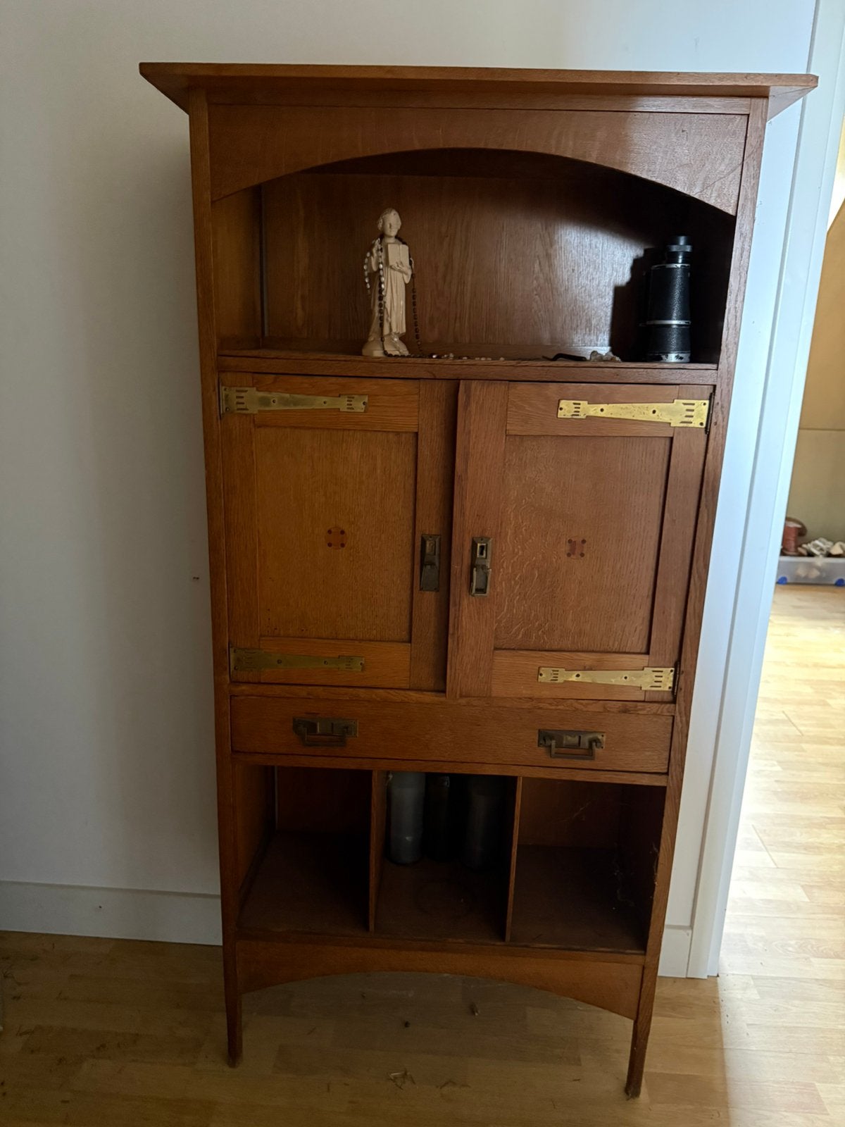 Vintage eikenhouten kast met messing beslag – Art Deco stijl, Ophalen, Gebruikt, Amsterdamse School