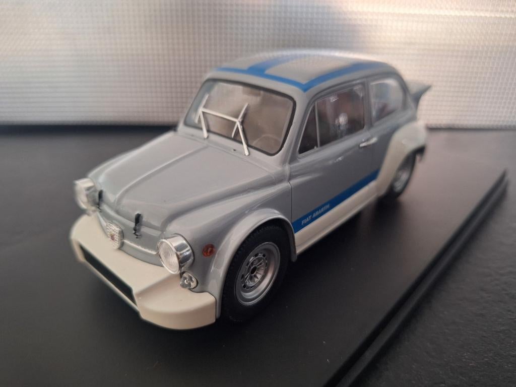 Fiat Abarth 1000 Gr 1970 Schaal 1:24, Hobby en Vrije tijd, Modelauto's | 1:24, Overige merken, WhiteBox, Auto, Nieuw