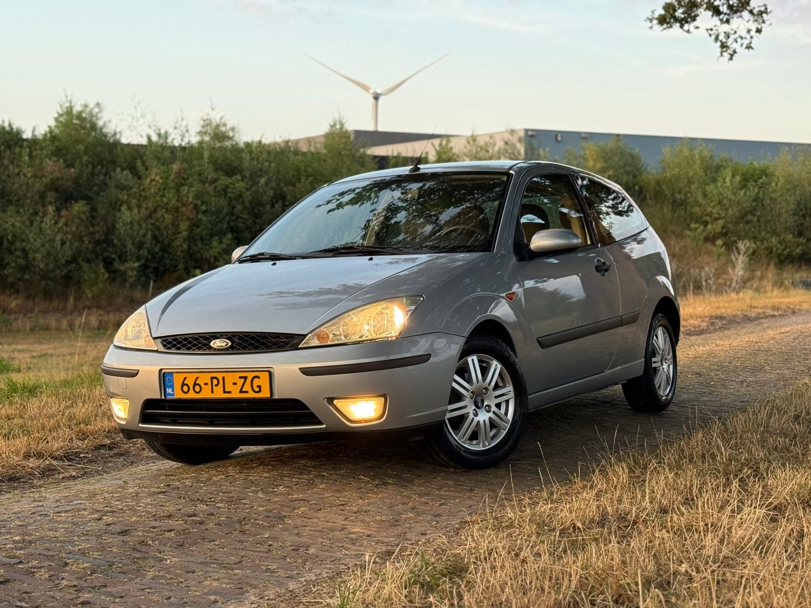 Ford Focus 1.6 | NW. APK! | IJSKOUDE AIRCO! | LEDER!, 1596 cc, 15 km/l, 565 kg, Zwart