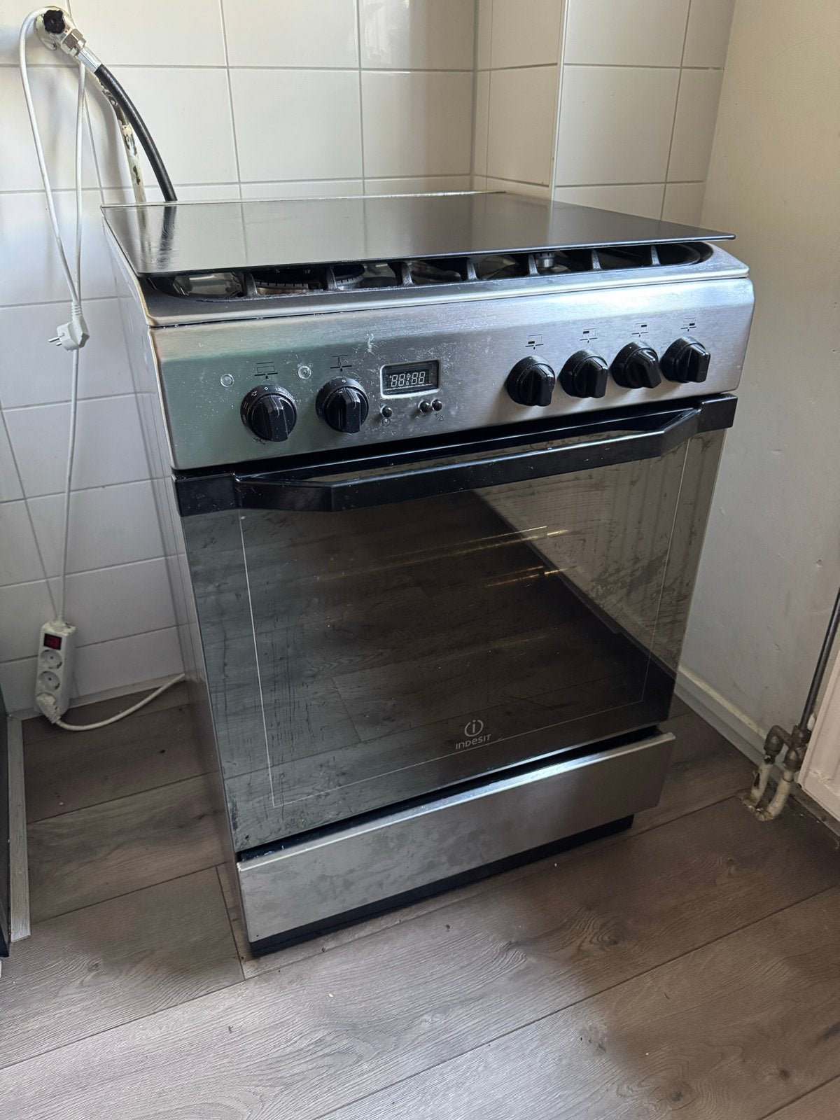 Indesit Vrijstaand Gasfornuis met Oven - Gebruikt, Gebruikt, Gas, 85 tot 90 cm, 4 kookzones