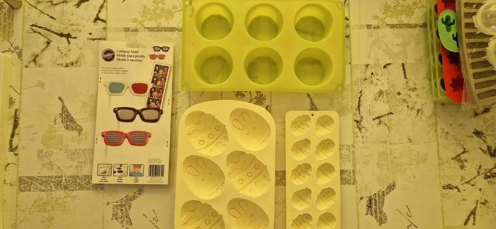 Bakvormen, Pasen, zonnebril vorm, muffin vorm, Ophalen of Verzenden, Zo goed als nieuw, Cupcakes, Bakvorm