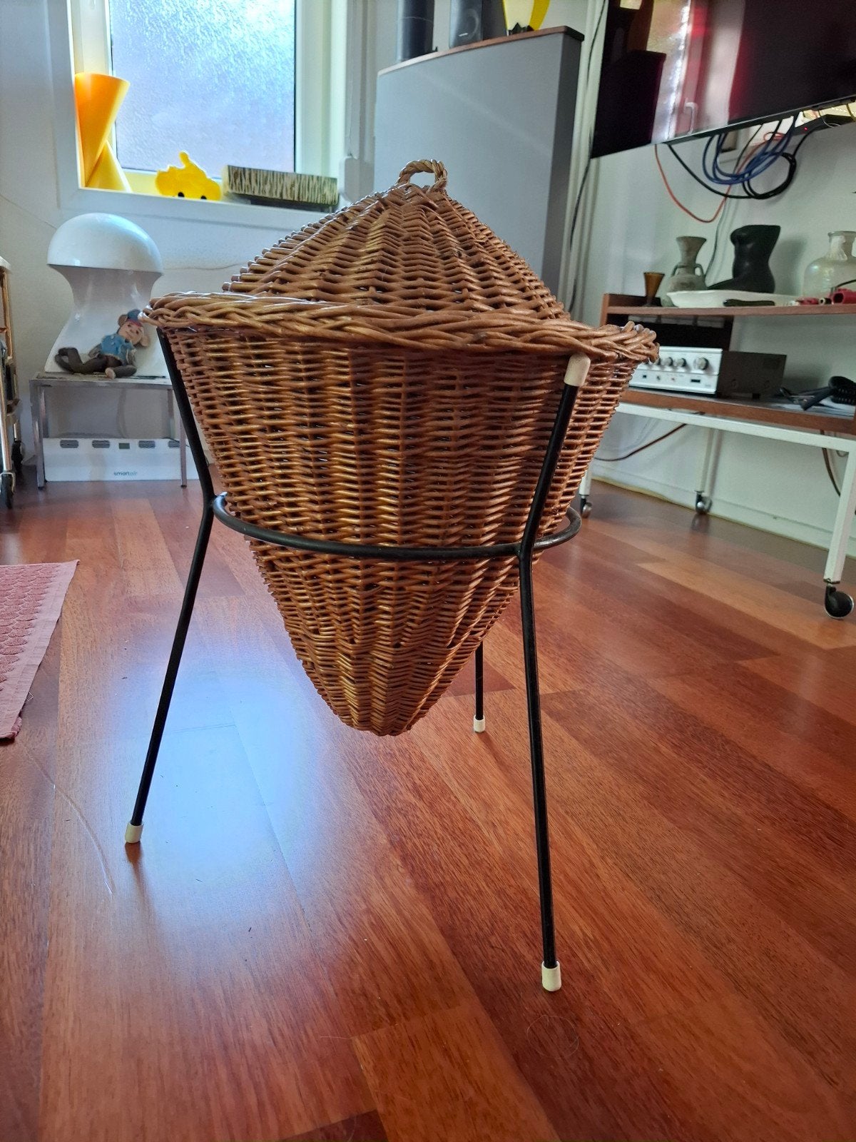 Vintage rieten mand op standaard, Ophalen of Verzenden