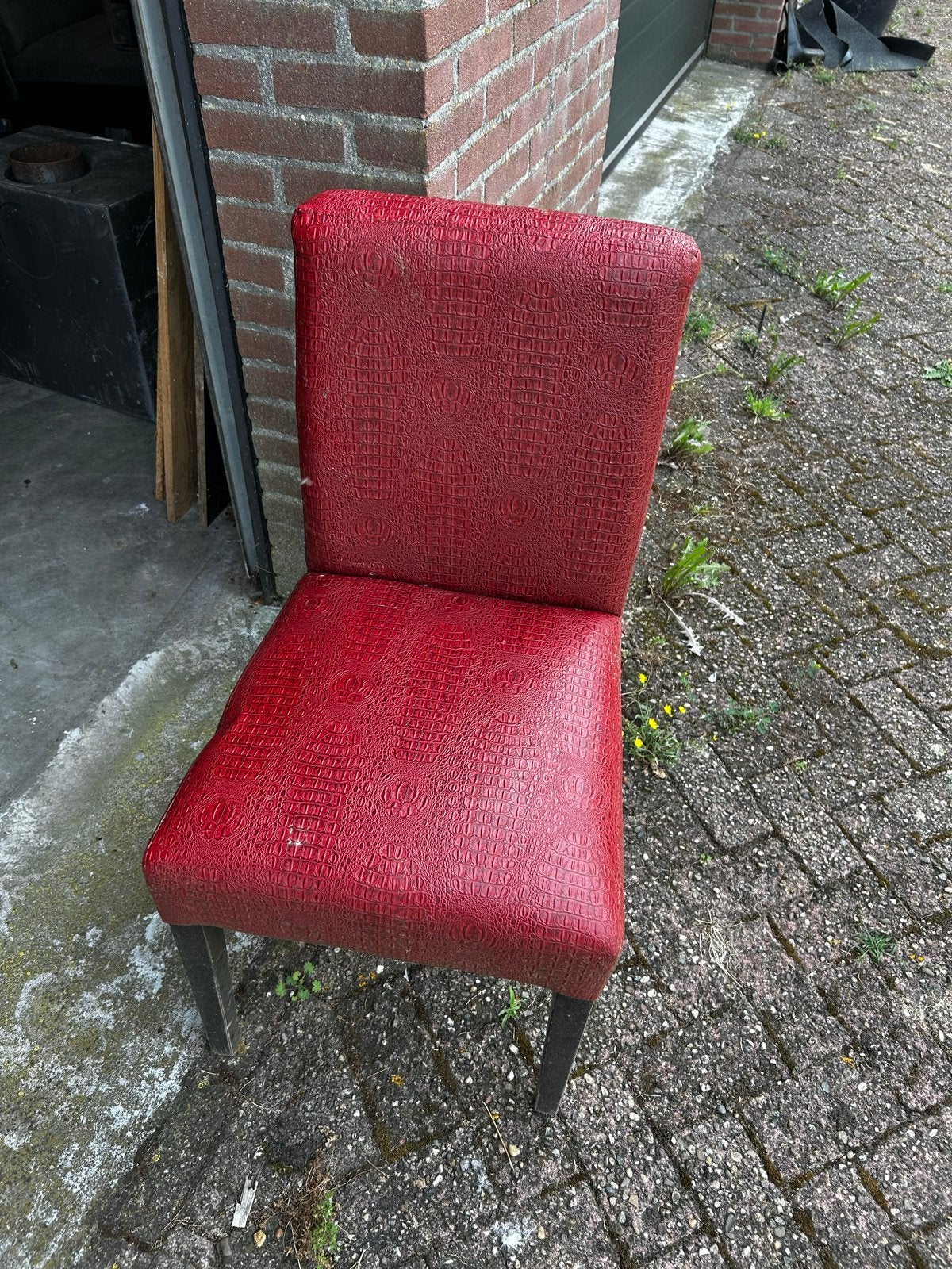 40 stuks. Rode eetkamerstoel met krokodillenleer-look, Ophalen, Kunststof, Gebruikt, Eén