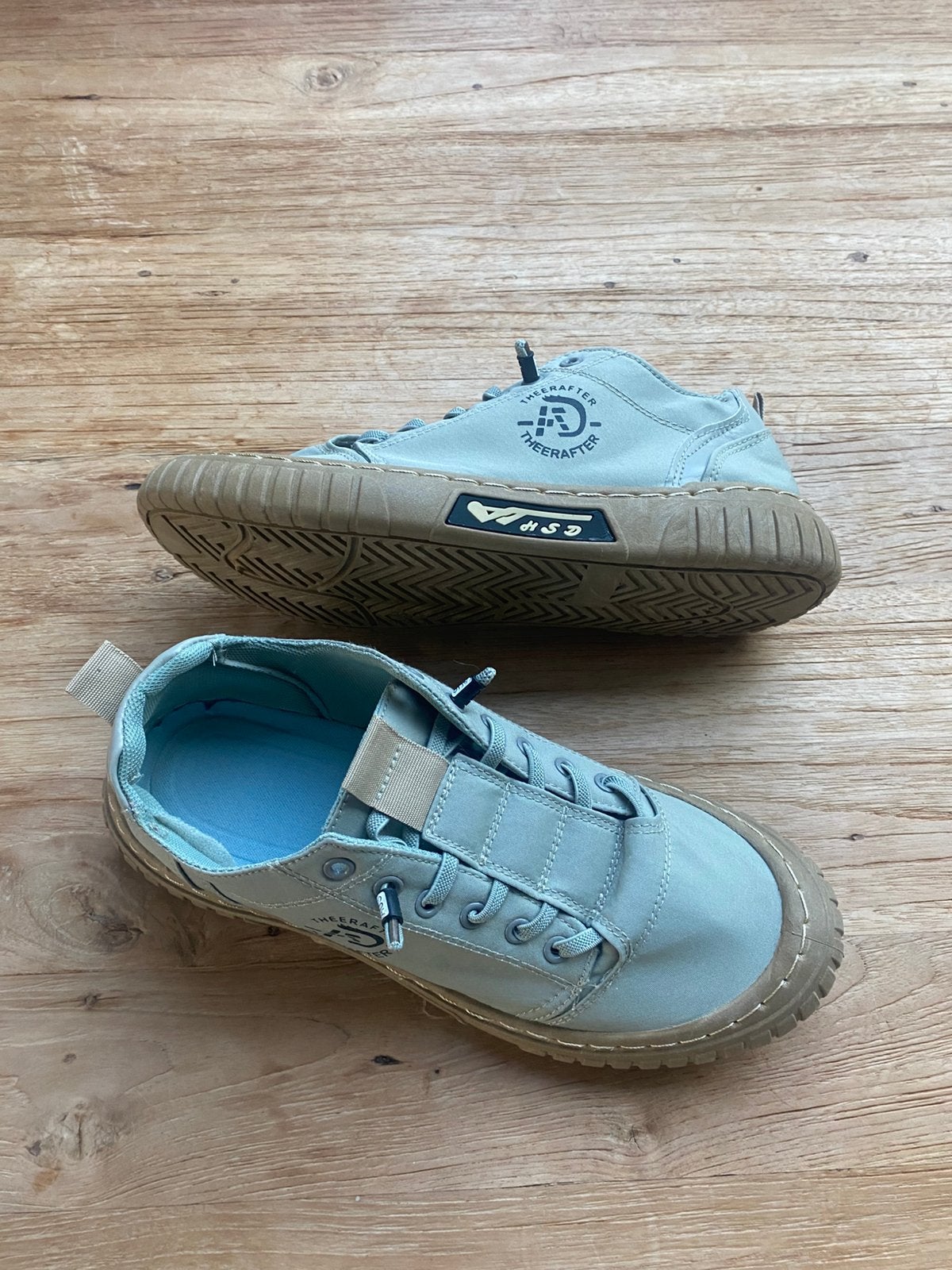 Nieuwe Sneakers - Maat 43 (valt als 41-42), Ophalen of Verzenden, Nieuw, Overige kleuren, Sneakers of Gympen