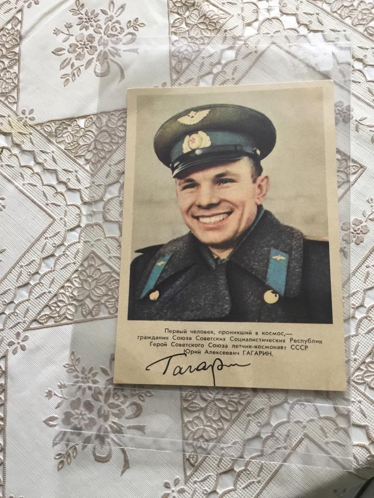 Vintage Postkaart Yuri Gagarin - Eerste Mens in de Ruimte, Ophalen of Verzenden, Zo goed als nieuw