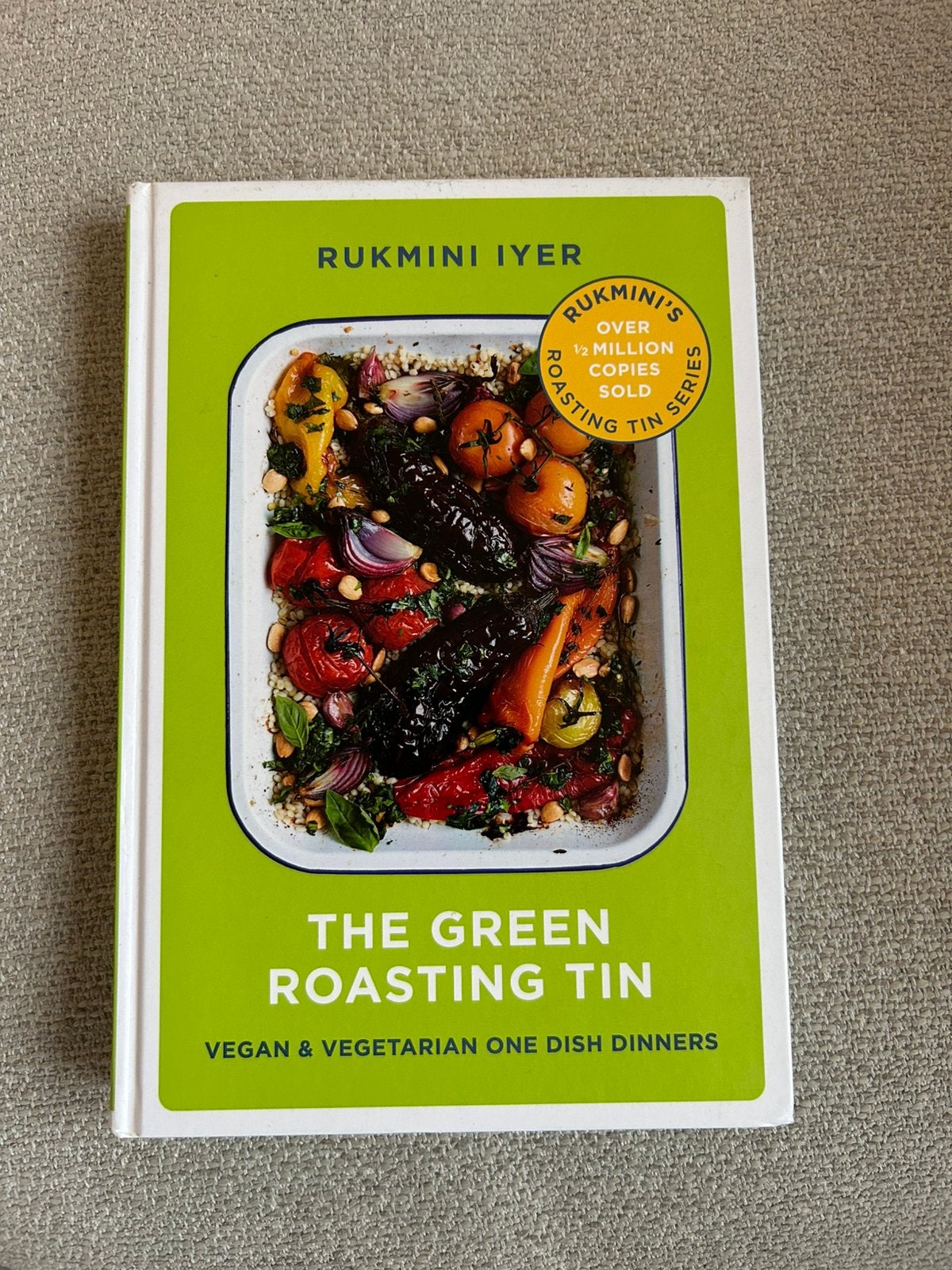 The Green Roasting Tin - Rukmini Iyer, Boeken, Ophalen of Verzenden, Zo goed als nieuw