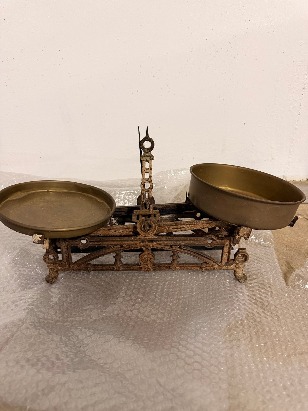 Antieke Weegschaal met Bronzen Schalen, Ophalen