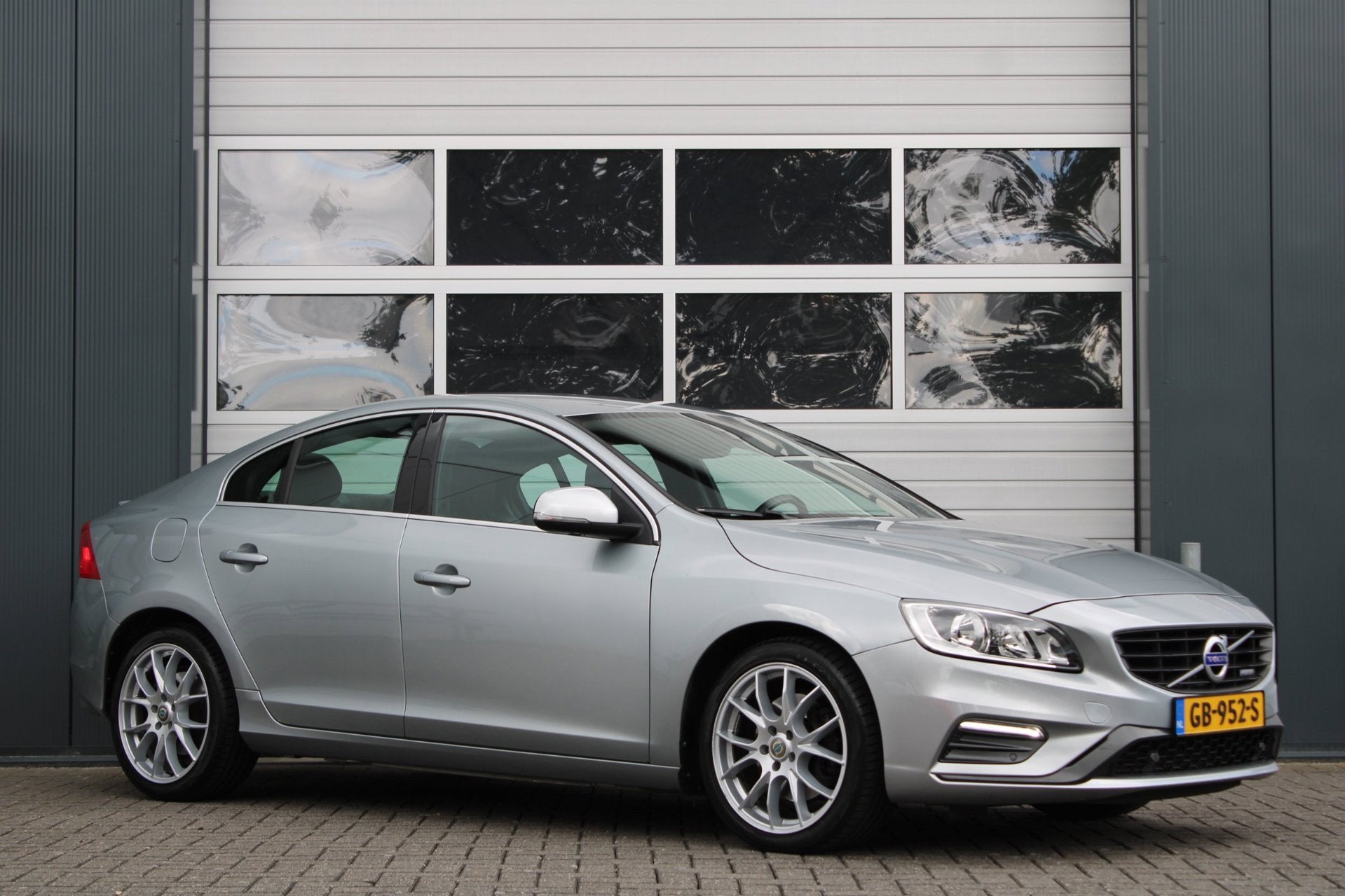 Volvo S60 2.0 T5 R-Design Automaat 245pk Clima/Cruise/Stoelv, Auto's, Volvo, Dealer onderhouden, Gebruikt, 4 cilinders, 1969 cc