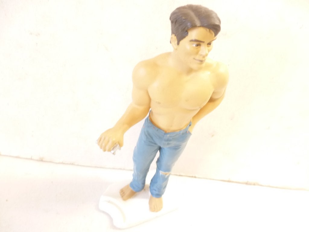 Frisdrankblikjes houder model man in spijkerbroek 19cm hoog, Ophalen of Verzenden, Zo goed als nieuw