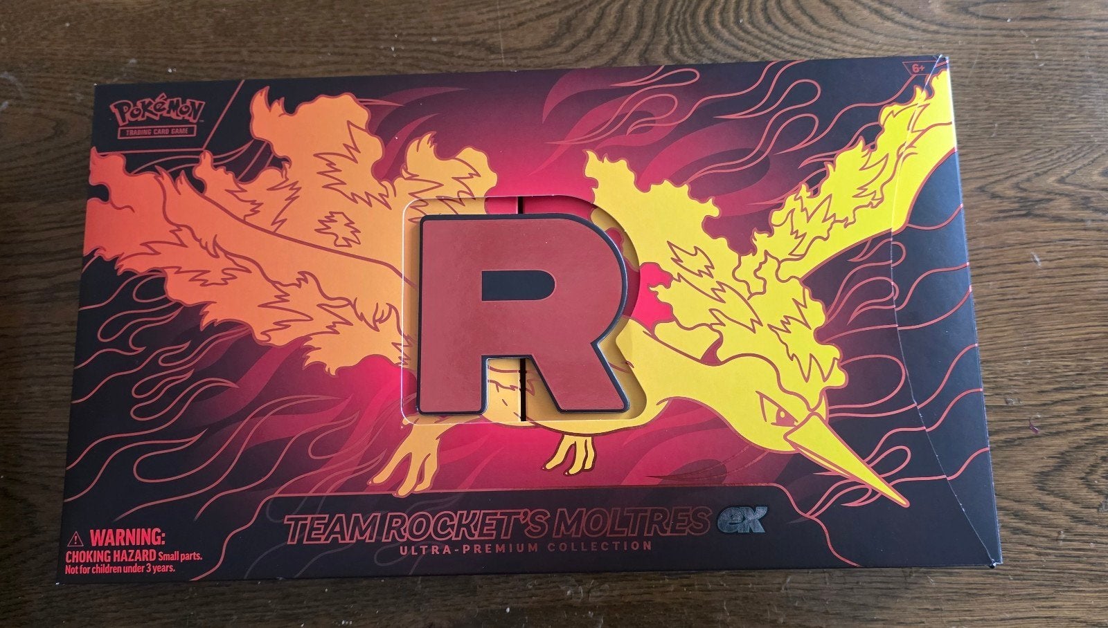 Team Rocket's Moltres Ultra Premium Collectie Box, Hobby en Vrije tijd, Ophalen, Nieuw, Overige typen