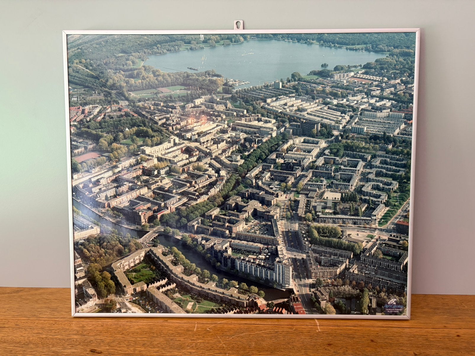 Vintage gelijste luchtfoto luchthaven Rotterdam KN 57759.732, Ophalen, Zo goed als nieuw, Kaart, Foto of Prent
