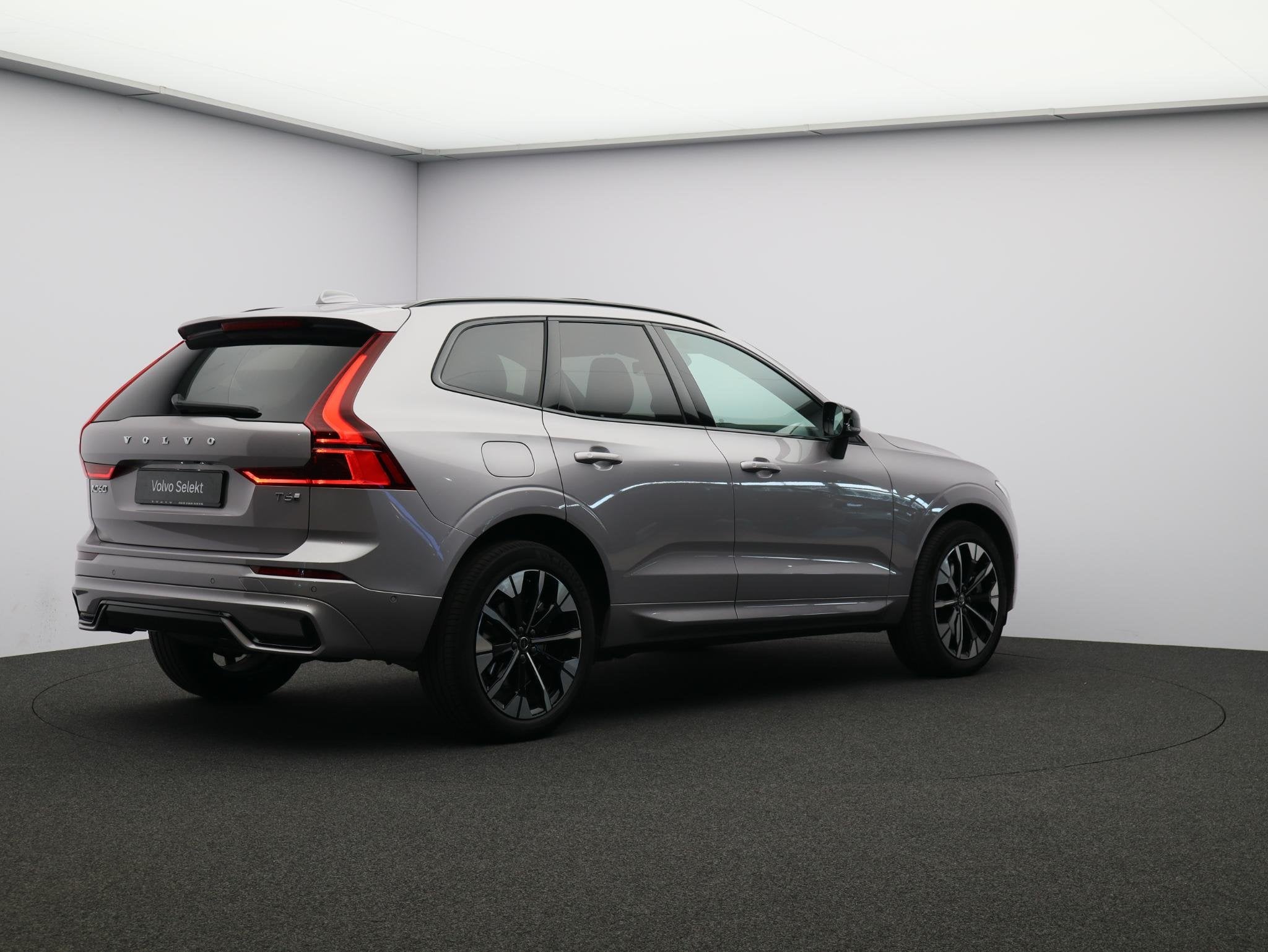 Volvo XC60 T6 350PK Plug-in hybrid AWD Plus Dark / Panoramis, Automaat, Gebruikt, 4 cilinders, 180 min
