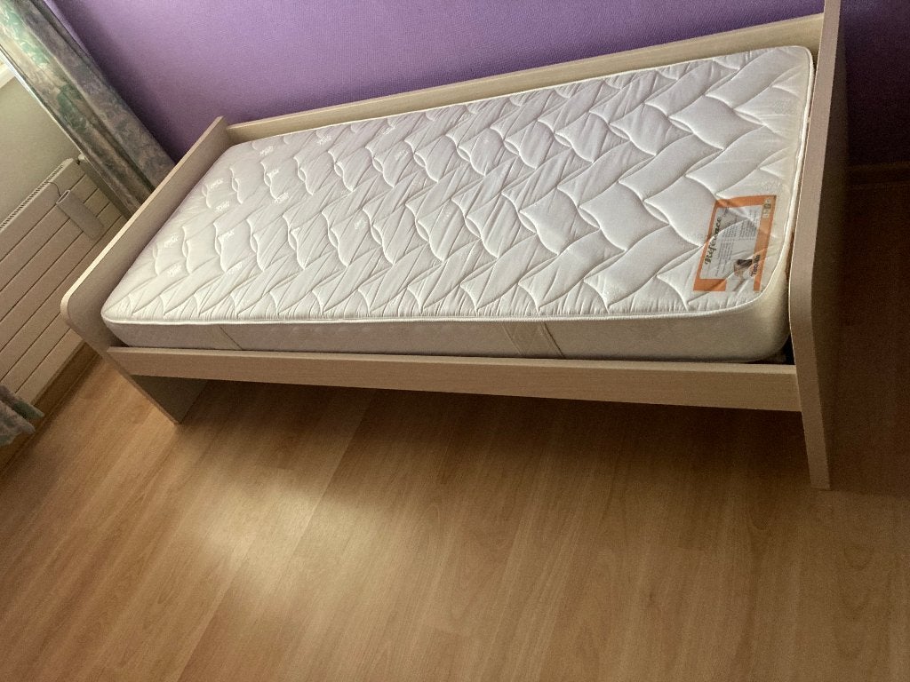 Eenpersoons bed 90x200 Ahorn met Lattenbodem en Matras, Huis en Inrichting, Ophalen, 90 cm, Eenpersoons, Beige