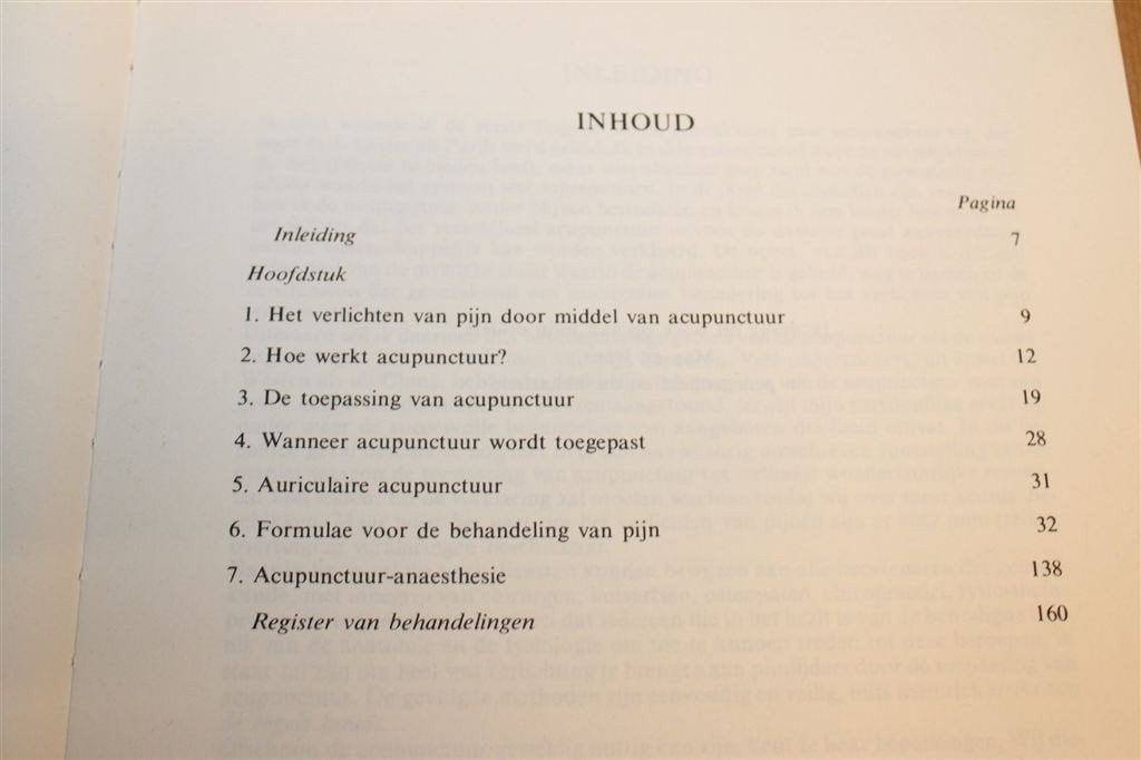Pijnbehandeling door Acupunctuur — Chaitow 1980, Ophalen of Verzenden, Gelezen