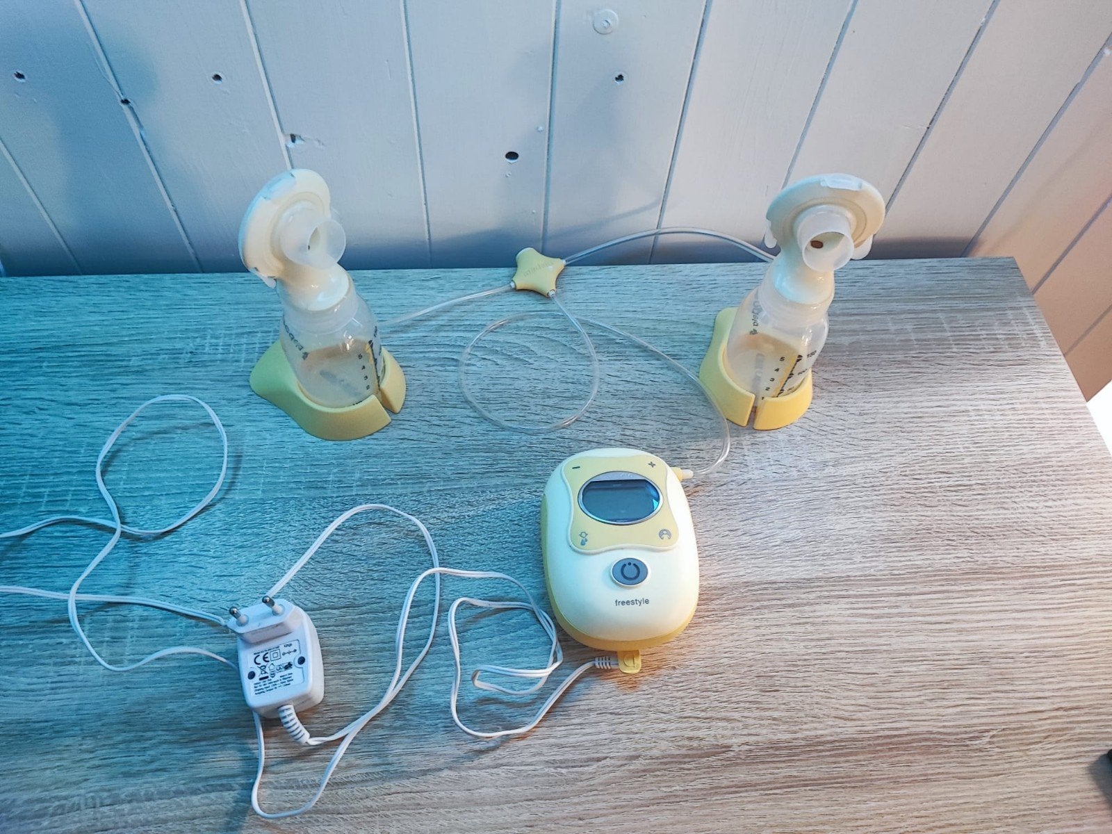 Te koop Medela Freestyle dubbele elektrische borstkolf, Medela, Borstkolf, Ophalen of Verzenden, Zo goed als nieuw