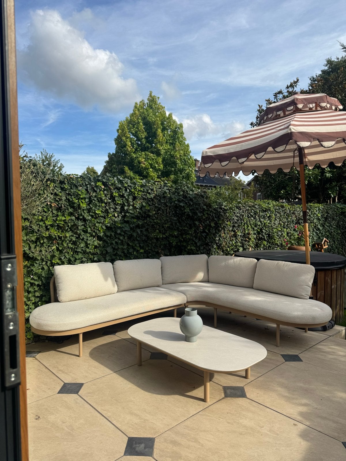 Hartman Bilbao ronde loungebank - Cappuchino kleur, Ophalen, Meer dan 8 zitplaatsen, Aluminium, Zo goed als nieuw