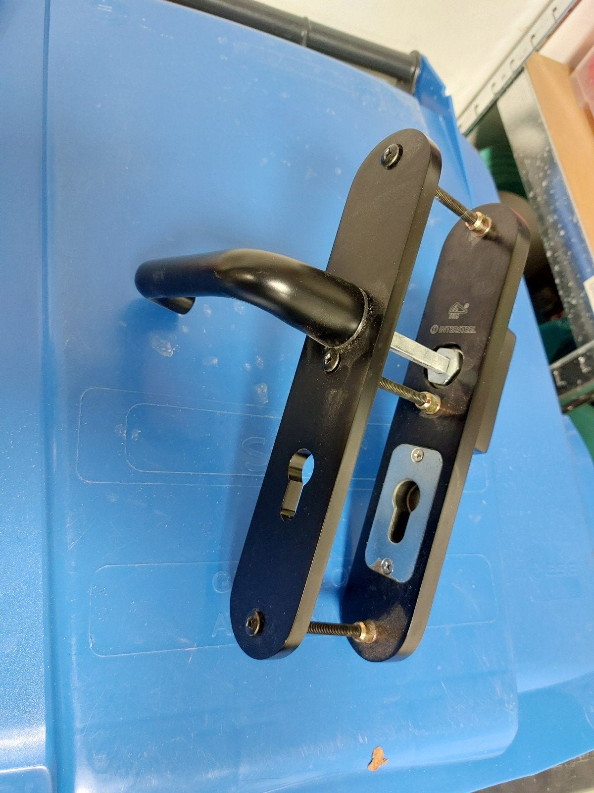 Intersteel zwart veiligheids beslag voordeur 3 sterren SKG, Ophalen of Verzenden, Zo goed als nieuw, Overige materialen, Klink of Kruk
