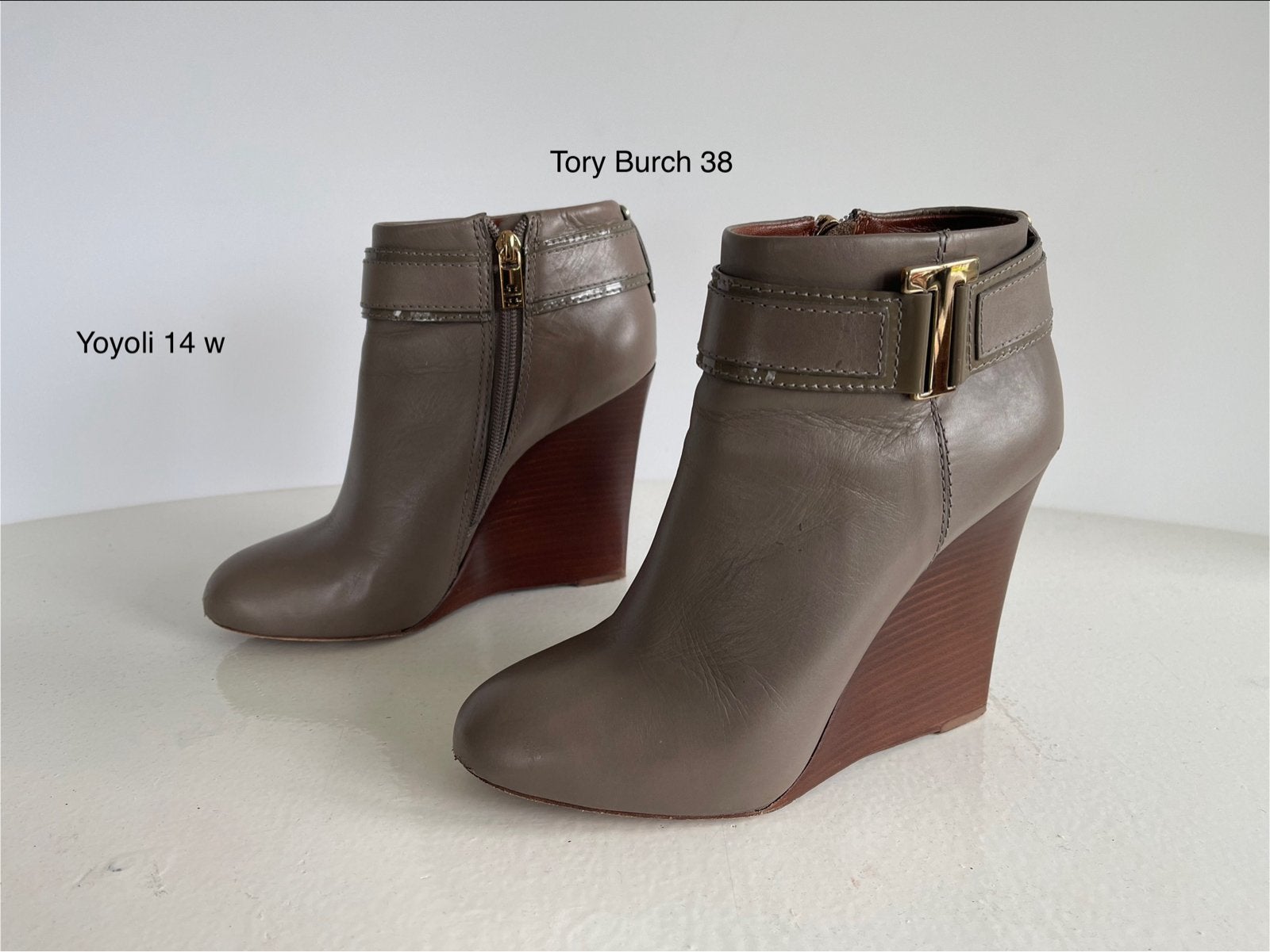 14W ) Tory Burch Enkellaarzen met sleehak - Maat 38, Overige kleuren, Lage of Enkellaarzen, Ophalen of Verzenden, Zo goed als nieuw