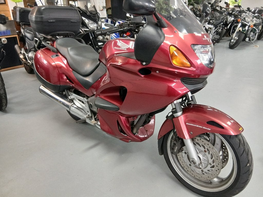 Honda NT 650 Deaville . 2005 . Super netjes . Topkoffer ., Handvatverwarming, 2 cilinders, Motorrijbewijs A, Meer dan 35 kW
