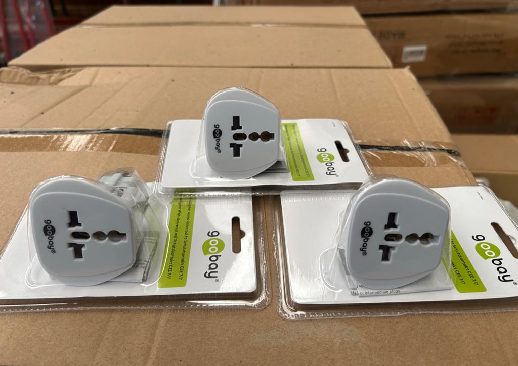 1050x Goobay Reisadapter Universeel - Nieuw in verpakking, Ophalen, Nieuw, Stekker