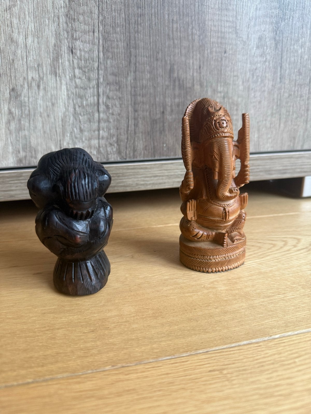 Twee handgesneden houten beeldjes, Ophalen, Overige onderwerpen, Minder dan 20 cm, Handgemaakt