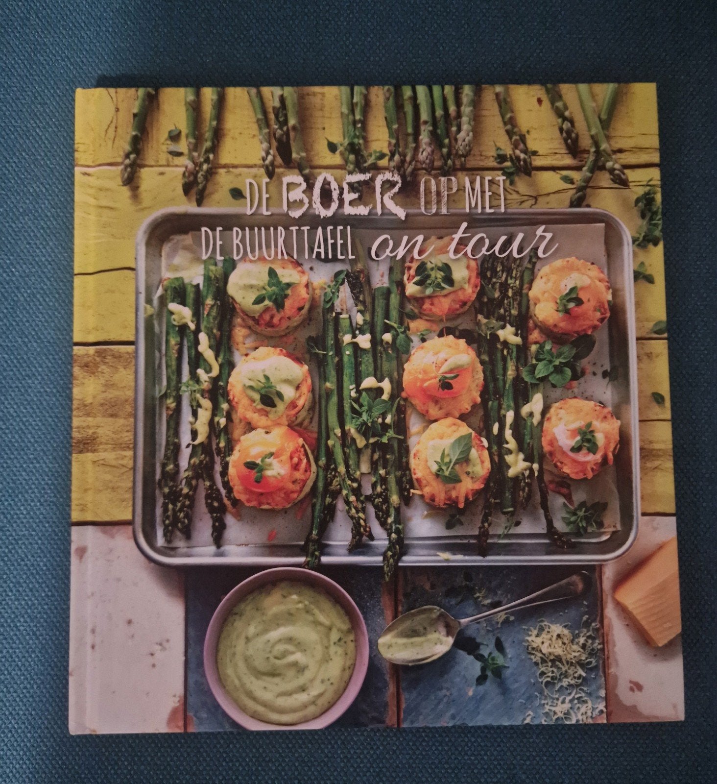Aviko kookboek De Boer op met De Buurttafel on tour, Ophalen of Verzenden, Zo goed als nieuw, Aviko