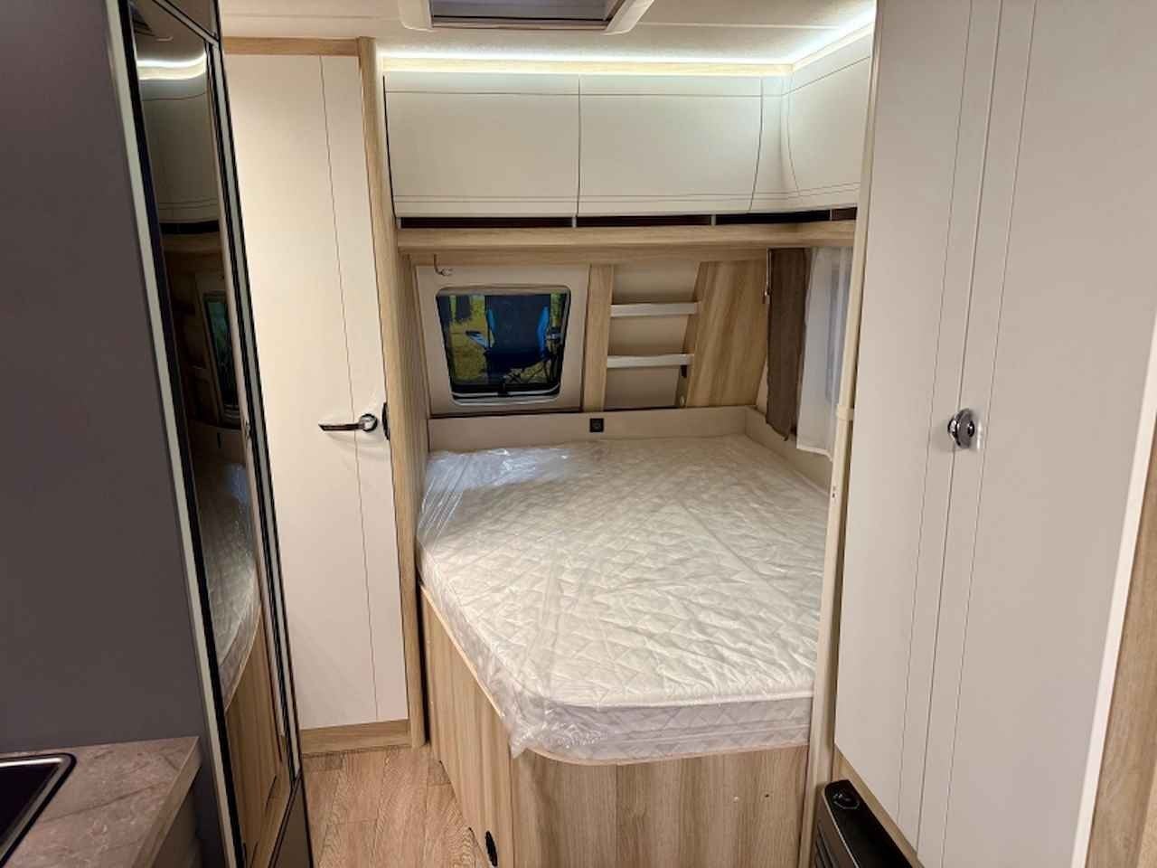 Nieuw matras voor caravan Hobby 460 UFe, Ophalen