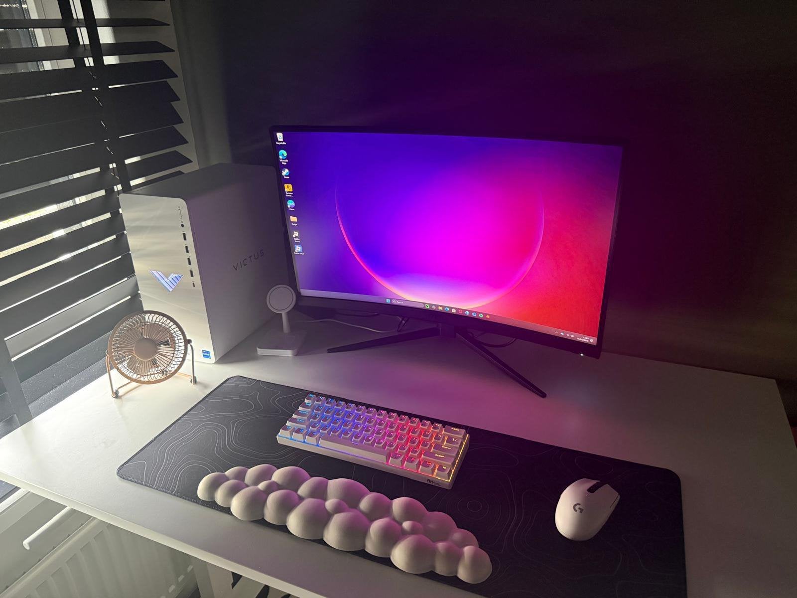 HP Victus Gaming PC met monitor, keyboard en muis, Computers en Software, Met monitor, Ophalen of Verzenden, Zo goed als nieuw