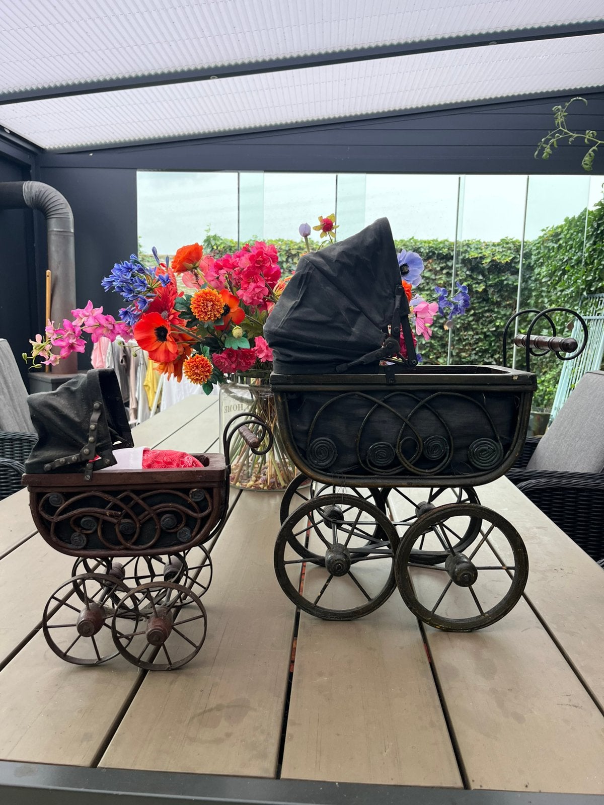 Twee vintage victoriaanse poppenwagentjes, Ophalen of Verzenden, Gebruikt, Poppenhuis
