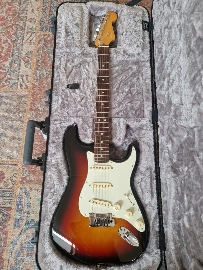 Fender Stratocaster Sunburst - Zo goed als nieuw, Muziek en Instrumenten, Ophalen of Verzenden, Zo goed als nieuw, Solid body